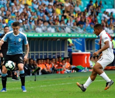 Babak Pertama Laga Uruguay vs Peru