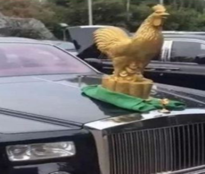 Logo Mewah Rolls-Royce Diganti Patung Ayam