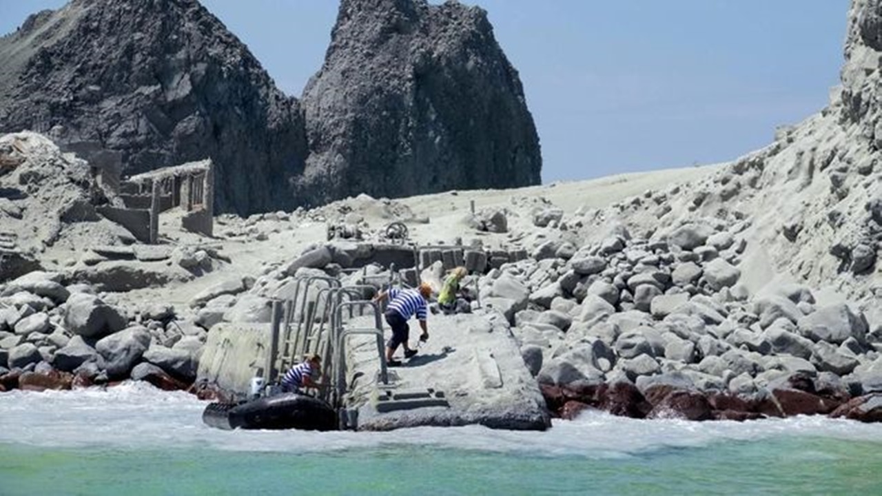 Dua Korban Ledakan Gunung Selandia Baru Masih Hilang