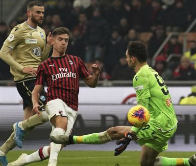 Barcelona Berminat Dapatkan Krzysztof Piatek