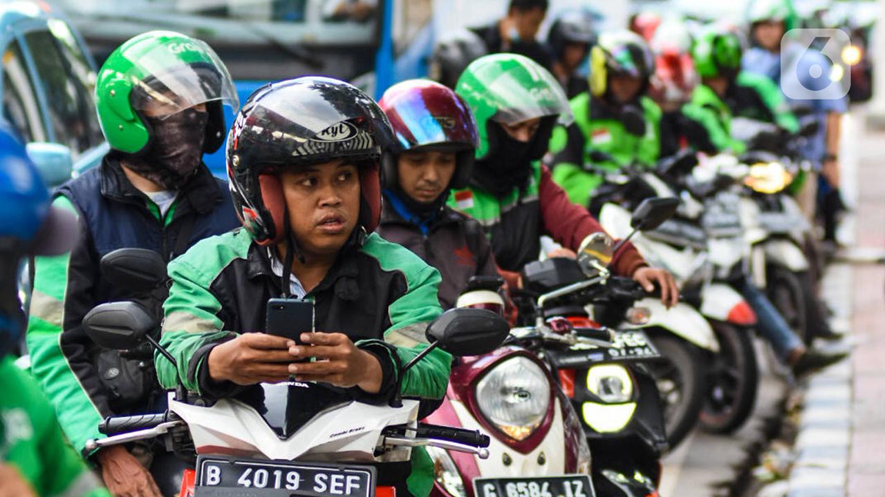 Pasangan Suami Istri Bawa Jenazah Anak Pakai Ojek Online