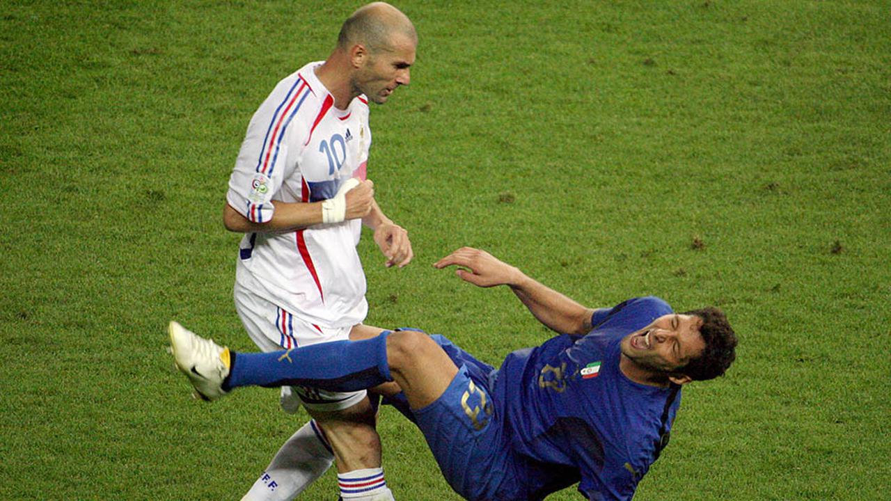 Mantan Bek Prancis Ini Diamkan Zidane 2 Tahun