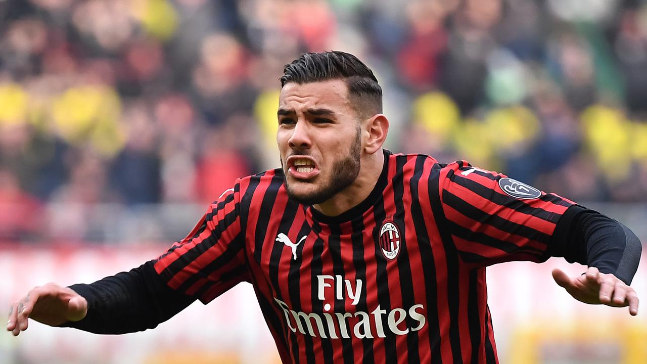 Theo Hernandez Bertahan di AC Milan Harapan Barcelona & PSG Pupus