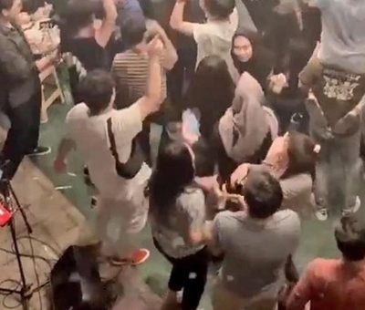 Petugas Segel Kafe Broker di Bekasi Buntut Viral Kerumunan Pengunjung Berjoget