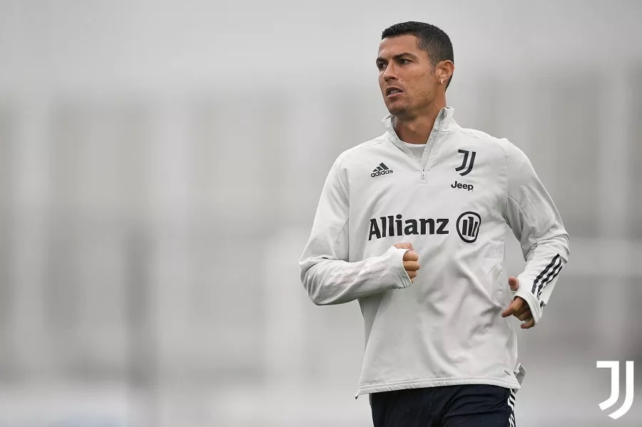 Cristiano Ronaldo Pilih Pulang ke Rumah