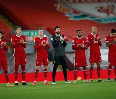 Man City Kalahkan MU, Neville Kirim Peringatan Pada Liverpool