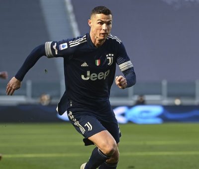 Ronaldo Dapat Hadiah Jersey GOAT Dari Juventus, Setelah Cetak 770 Goal