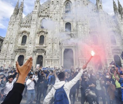 Old Trafford Ramai Kerusuhan, di Kota Milan Fans Inter Berpesta