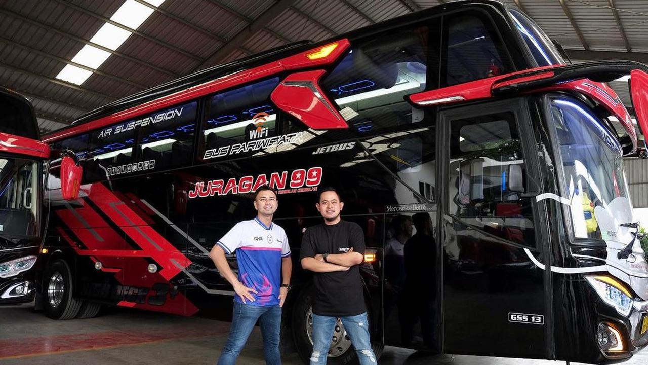 Raffi Ahmad Pamer Bus Mewah Yang Akan Digunakan RANS Cilegon FC