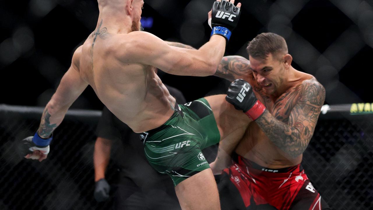 Berjalan Singkat, Dustin Poirier Sikat Habis Conor McGregor