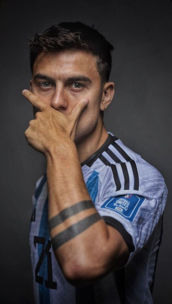 Manchester United kejar Dybala